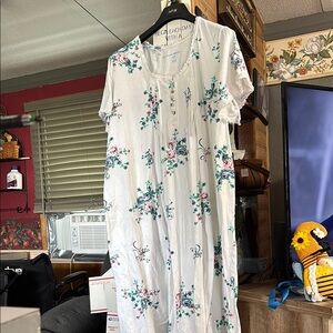 Only Necessities Floral White Robe